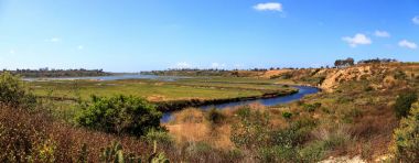 Üst Newport Bay doğa iz rüzgarların m boyunca hiking korumak