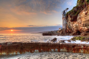 Günbatımı korsanlar kule Victoria Beach Laguna Beach üzerinde