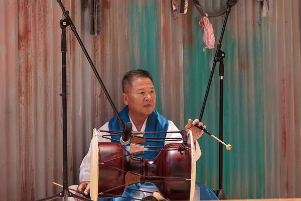 San Diego Hayvanat Bahçesi Safari parkında gerçekleştirilen Kore davul dansı