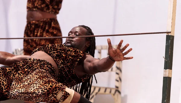 Acrobatic performance of the Zuzu African acrobats at the San Di — Stock Photo, Image