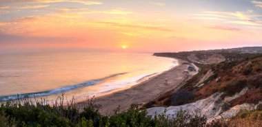 Crystal Cove beach en uzak Güney ucunda üzerinden günbatımı