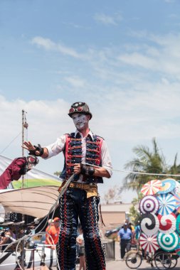 Sanatçı Benjamin Gadbois Dragon Knights steampunk Şti ile