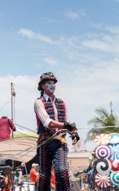 Sanatçı Benjamin Gadbois Dragon Knights steampunk Şti ile