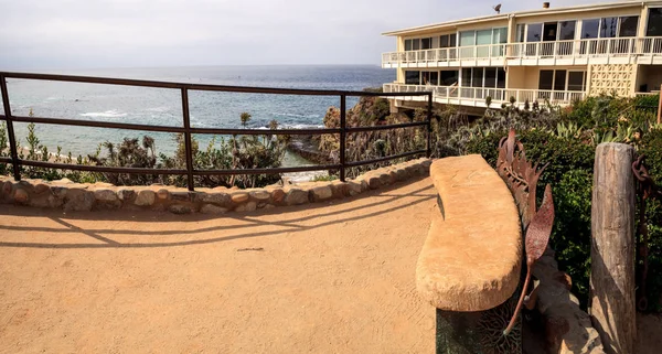 Overcast Summer sky over a bench and pathway at Divers Cove — Stock Photo, Image