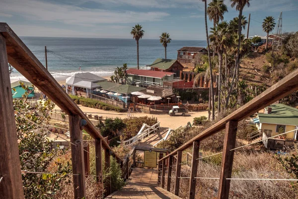 Beach cottages line Crystal Cove State Park beach — Stock Photo, Image