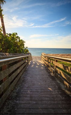 Lider aşağı Vanderbilt Beach boardwalk