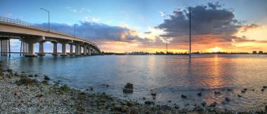 Günbatımı Marco adaya seyahat köprü karayolu üzerinde,