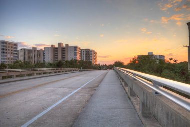 Delnor-Wiggi aşağı mavi Bill yolun sonundaki günbatımı