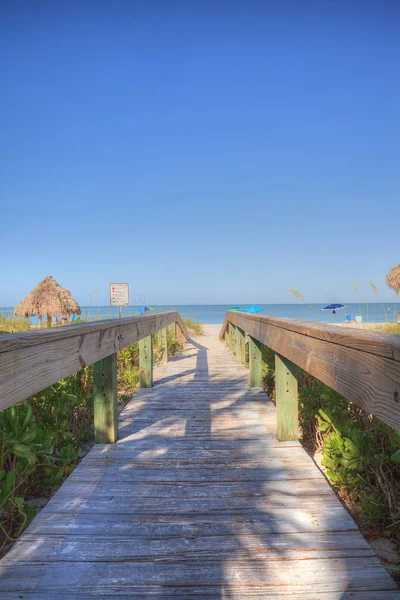 Céu azul claro sobre Lowdermilk Beach — Fotografia de Stock