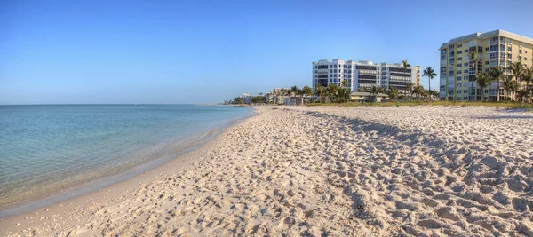 Clear blue sky over Lowdermilk Beach — Stock Photo, Image