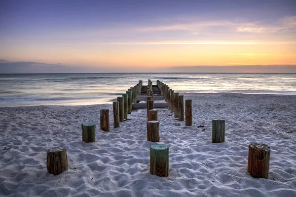 Ruinas Del Antiguo Muelle Nápoles Atardecer Océano Playa Nápoles Florida — Foto de Stock