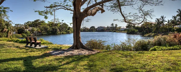 Vista Panorámica Estanque Parque Desde Banco Nápoles Florida — Foto de Stock