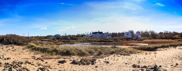 메사 추세 츠 주 데니스에 있는 회사 해변 상공의 푸른 하늘 — 스톡 사진
