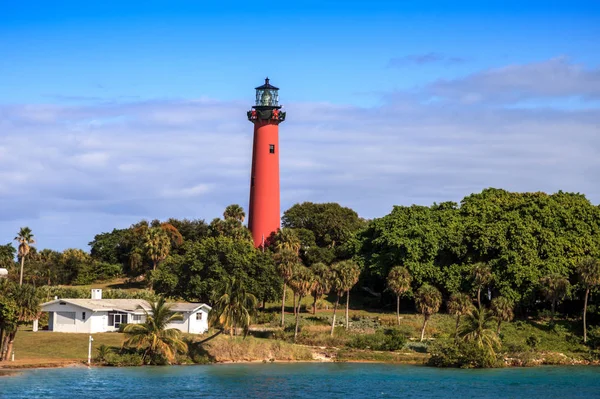 Jupiter Inlet Lighthouse from across the water in Jupiter — Stock Photo, Image