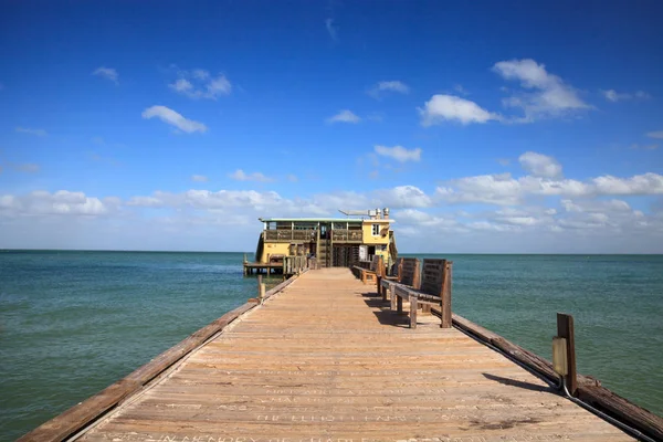 Paseo marítimo de Rod and Reel Pier en la isla de Anna Maria — Foto de Stock