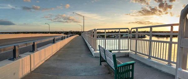 Bench Uitzicht Een Gouden Zonsondergang Jolley Bridge Naar Marco Island — Stockfoto