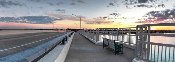 Bench Uitzicht Een Gouden Zonsondergang Jolley Bridge Naar Marco Island — Stockfoto