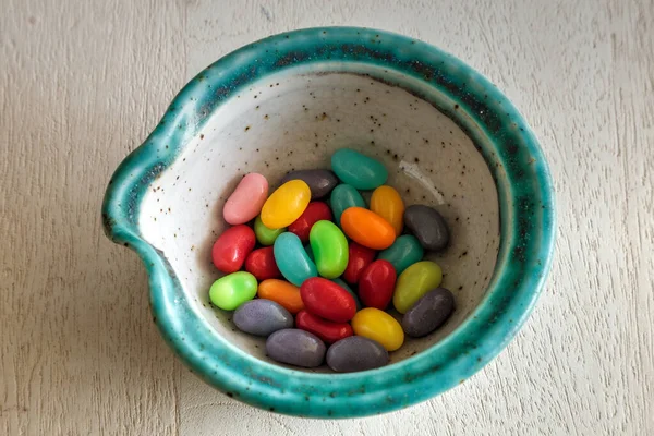 Mangkuk Rainbow Berwarna Jellybeans Untuk Latar Belakang Paskah — Stok Foto