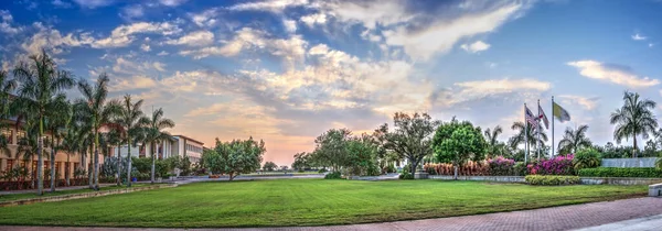 Zonsondergang Boven Een Binnenplaats Van Groen Gras Napels Florida — Stockfoto