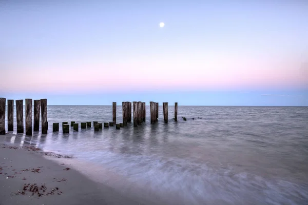 Molo Fatiscente Che Conduce Nell Oceano Sulla Spiaggia Port Royal — Foto Stock