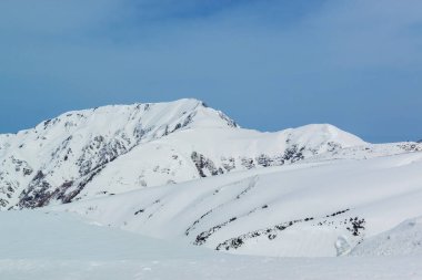 Tateyama Kurobe Alp Yolu ve güzel manzara Japonya 'daki Tateyama Japon Alpleri, Toyama.