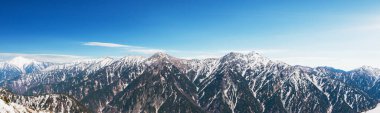 Tateyama Kurobe Alp Yolu ve güzel manzara Japonya 'daki Tateyama Japon Alpleri, Toyama.