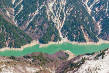 Tateyama Kurobe Alp Yolu ve güzel manzara Japonya 'daki Tateyama Japon Alpleri, Toyama.