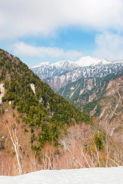 立山黒部アルペンルートと日本の立山連峰を望む美しい風景富山県 — ストック写真