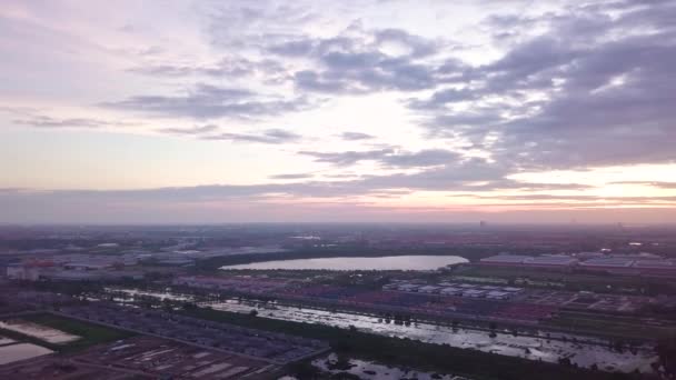 Puesta Sol Sobre Ciudad Campo Con Hermoso Paisaje Vista Aérea — Vídeo de stock