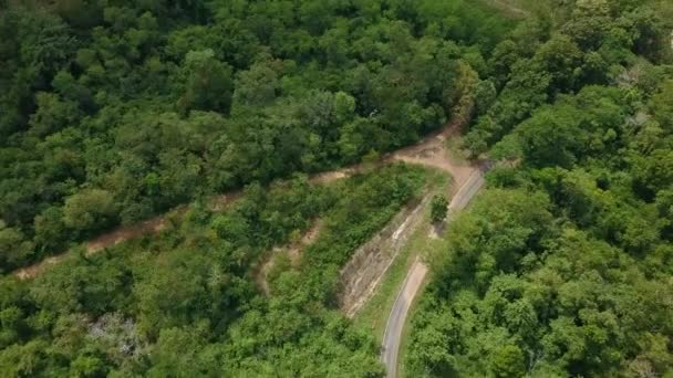 Vue aérienne de la pagode blanche au temple Wat Tham Klong phen dans la province de Nong Bua Lam Phu, Thaïlande 