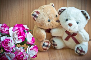 Balkondaki Sandalye ve Masa / Masa Choa Praya Nehri 'ni temsil ediyor..