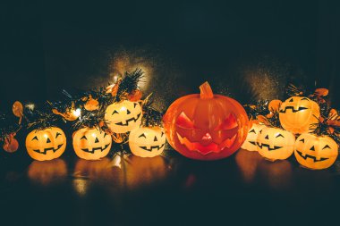 Cadılar Bayramı Balkabağı partisi, mutlu kabak ve arkadaşlar