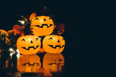 Cadılar Bayramı Balkabağı partisi, 3 mutlu kabaklar ve arkadaşlar