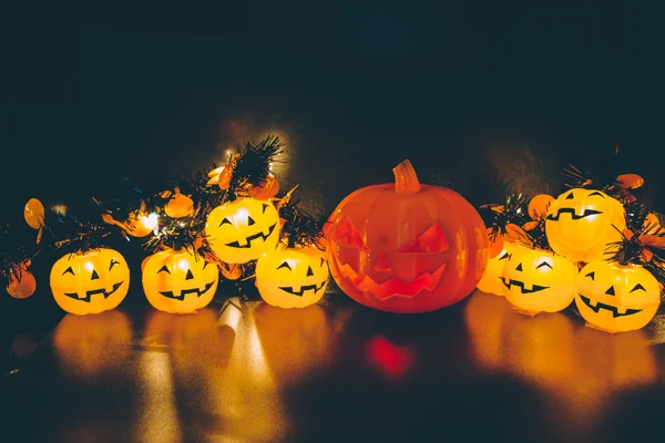 Cadılar Bayramı Balkabağı partisi, mutlu kabak ve arkadaşlar