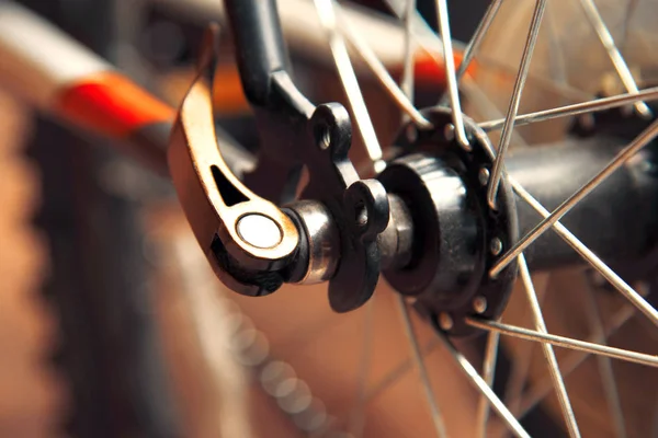 Koło rowerowe z druty do robótek ręcznych — Zdjęcie stockowe