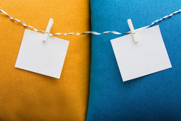 Clothespins üzerinde asılı, alay