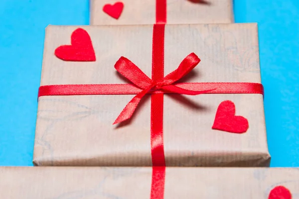 Gift box with red ribbon — Stock Photo, Image