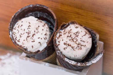 Dondurma çikolata ile içindeki