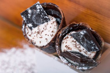 Dondurma çikolata ile içindeki