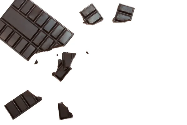 Barra de chocolate rota en posición izquierda aislada sobre mesa blanca. Hori. —  Fotos de Stock