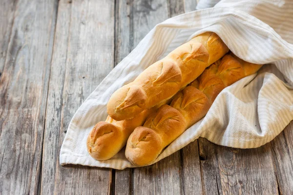 Baguette med ursprungliga gjutning "Tail of the Dragon" — Stockfoto