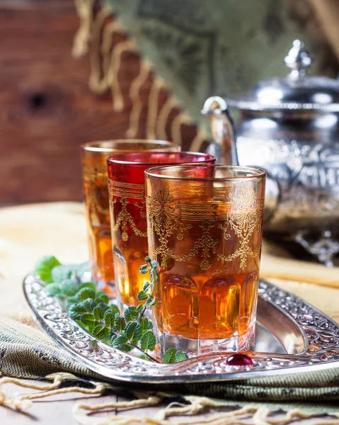 Moroccan mint tea in the traditional glasses — Stock Photo, Image