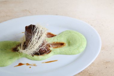 Kızarmış et püresi patates püresi 