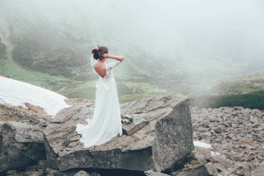 Gelini dağlarda. Düğün