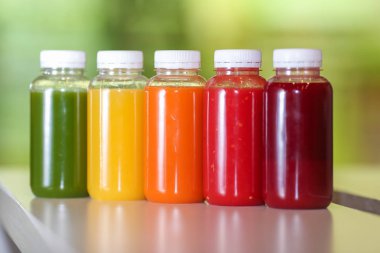 Taze meyve suyu karışımı meyve ve sebze, sağlıklı içecekler