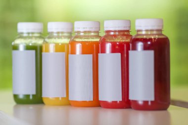 Taze meyve suyu karışımı meyve ve sebze, sağlıklı içecekler