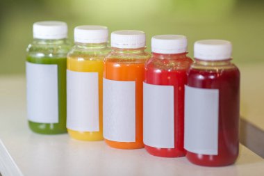 Taze meyve suyu karışımı meyve ve sebze, sağlıklı içecekler