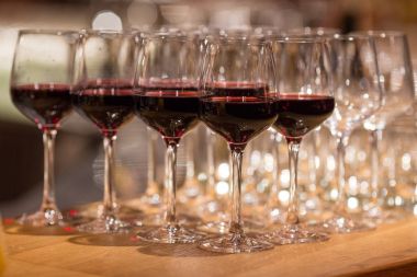 Şarap bardakları inwarm hafif çatı Restoran