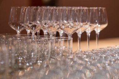 Şarap bardakları inwarm hafif çatı Restoran