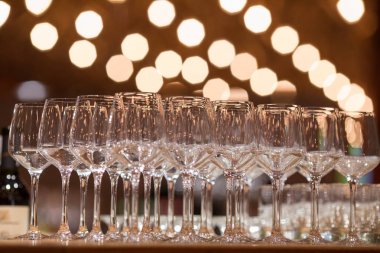 Şarap bardakları inwarm hafif çatı Restoran